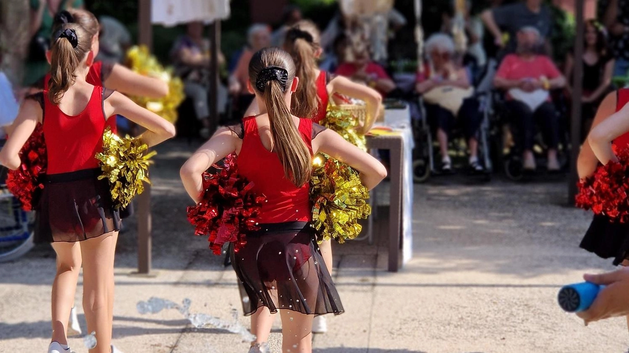 La festa è stata arricchita dall’esibizione delle majorette di Magione, che hanno portato colore ed energia La festa è stata arricchita dall’esibizione delle majorette di Magione, che hanno portato colore ed energia