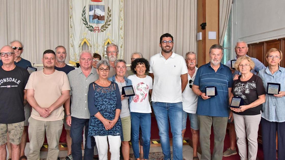 https://www.lanazione.it/image-service/view/acePublic/alias/contentid/ODQ0YzQxZWMtNTU1OC00/0/ora-le-strade-sono-decorose-e-vivibili-premio-allimpegno-dei-volontari.jpeg?f=16:9&w=1200&h=630