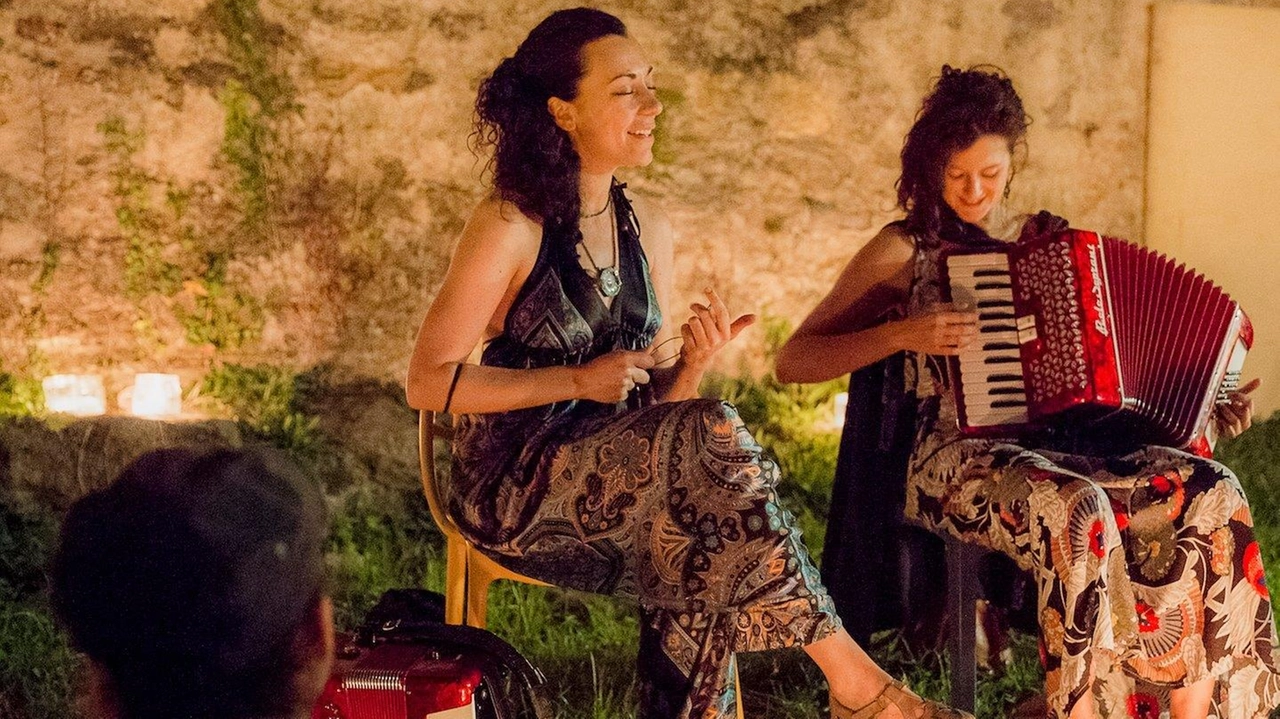 Domani sera a Cascina il viaggio musicale delle "Belle di Mai". Domani sera a Cascina il viaggio musicale delle "Belle di Mai".