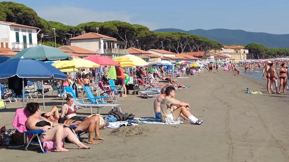 Il litorale follonichese è già al centro dei lavori di pulizia Il Comune annuncia la volontà di aumentare gli interventi