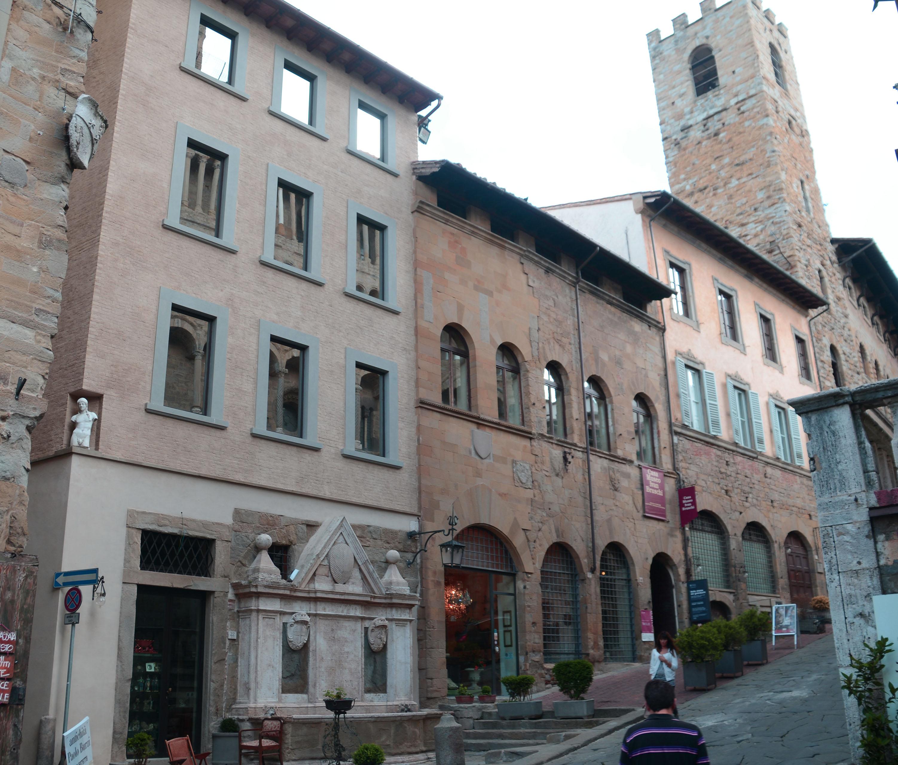 https://www.lanazione.it/image-service/view/acePublic/alias/contentid/ODQ3OGJlZWUtMGZmYS00/0/casa-bruschi.jpeg