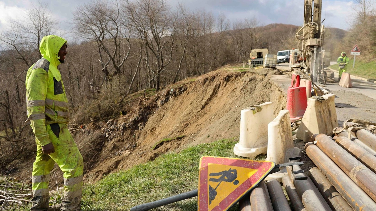Il maltempo devasta il Mugello: frane e discarica crollata mettono a rischio l'ambiente. Urgente lo stato di emergenza.