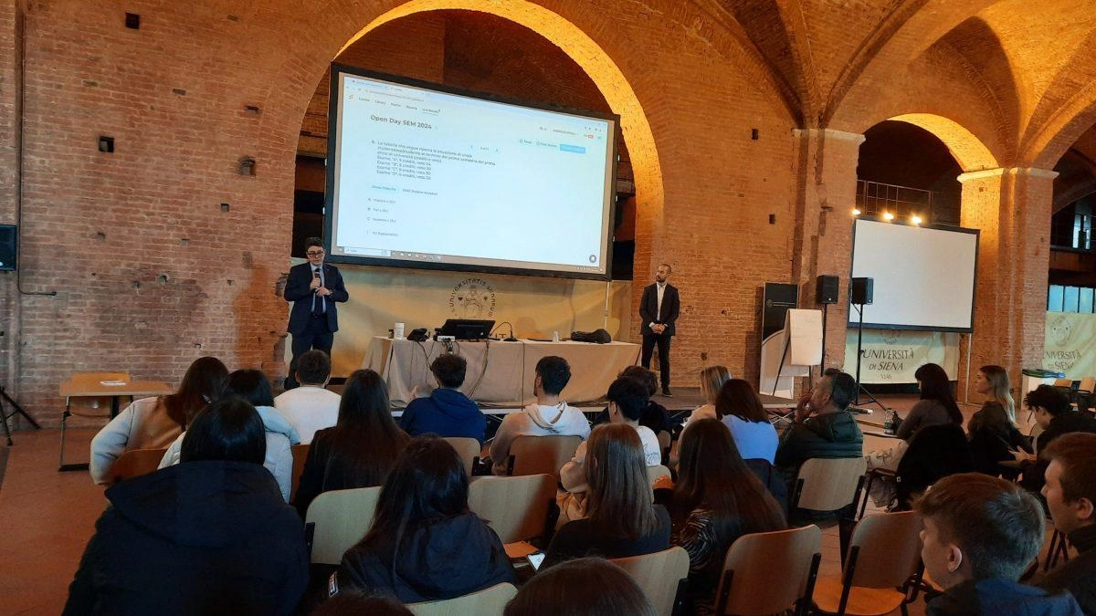 Con l’Open day, il 25 febbraio, l’Università di Siena si presenta a studenti, familiari e insegnanti. Molte le iniziative che... Con l’Open day, il 25 febbraio, l’Università di Siena si presenta a studenti, familiari e insegnanti. Molte le iniziative che...