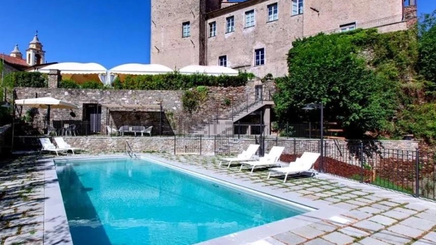 Un’immagine del castello malaspiniano di Pontebosio comparsa sul sito. di vendite immobiliari ‘Idealista’ Un’immagine del castello malaspiniano di Pontebosio comparsa sul sito. di vendite immobiliari ‘Idealista’