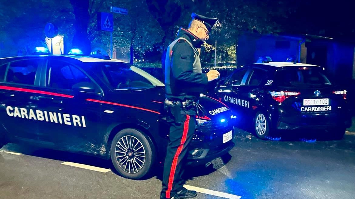 Sul posto i carabinieri che hanno avviato le indagini per risalire ai responsabili della rissa (Foto di repertorio) Sul posto i carabinieri che hanno avviato le indagini per risalire ai responsabili della rissa (Foto di repertorio)