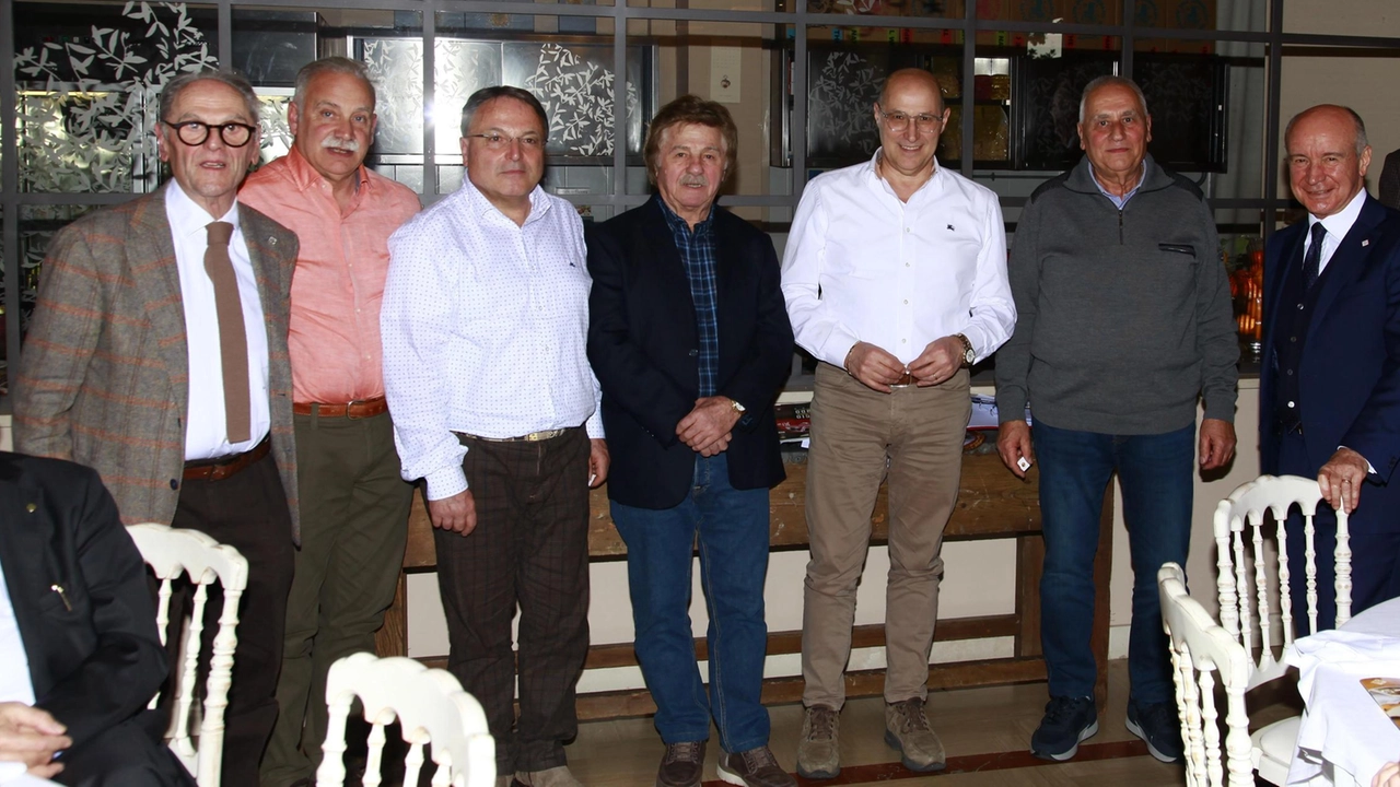 Si è svolto l’incontro annuale dei soci Kursaal car Club auto d’epoca nei saloni dell’Hotel Belvedere. I quasi 200 soci,... Si è svolto l’incontro annuale dei soci Kursaal car Club auto d’epoca nei saloni dell’Hotel Belvedere. I quasi 200 soci,...