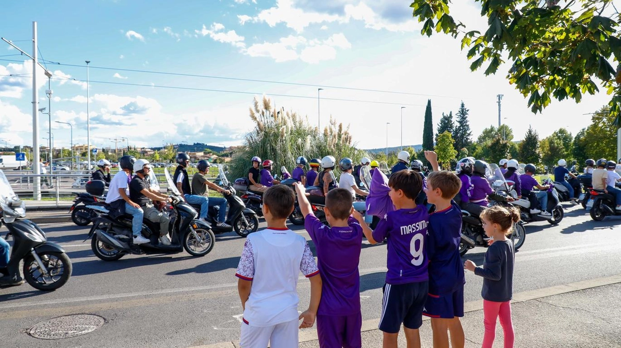 Come nel 1986 e nel 1998, gli ultras raggiungono il Castellani con i motorini. Più di mille scooter hanno invaso la superstrada con la scorta della polizia. Come nel 1986 e nel 1998, gli ultras raggiungono il Castellani con i motorini. Più di mille scooter hanno invaso la superstrada con la scorta della polizia.