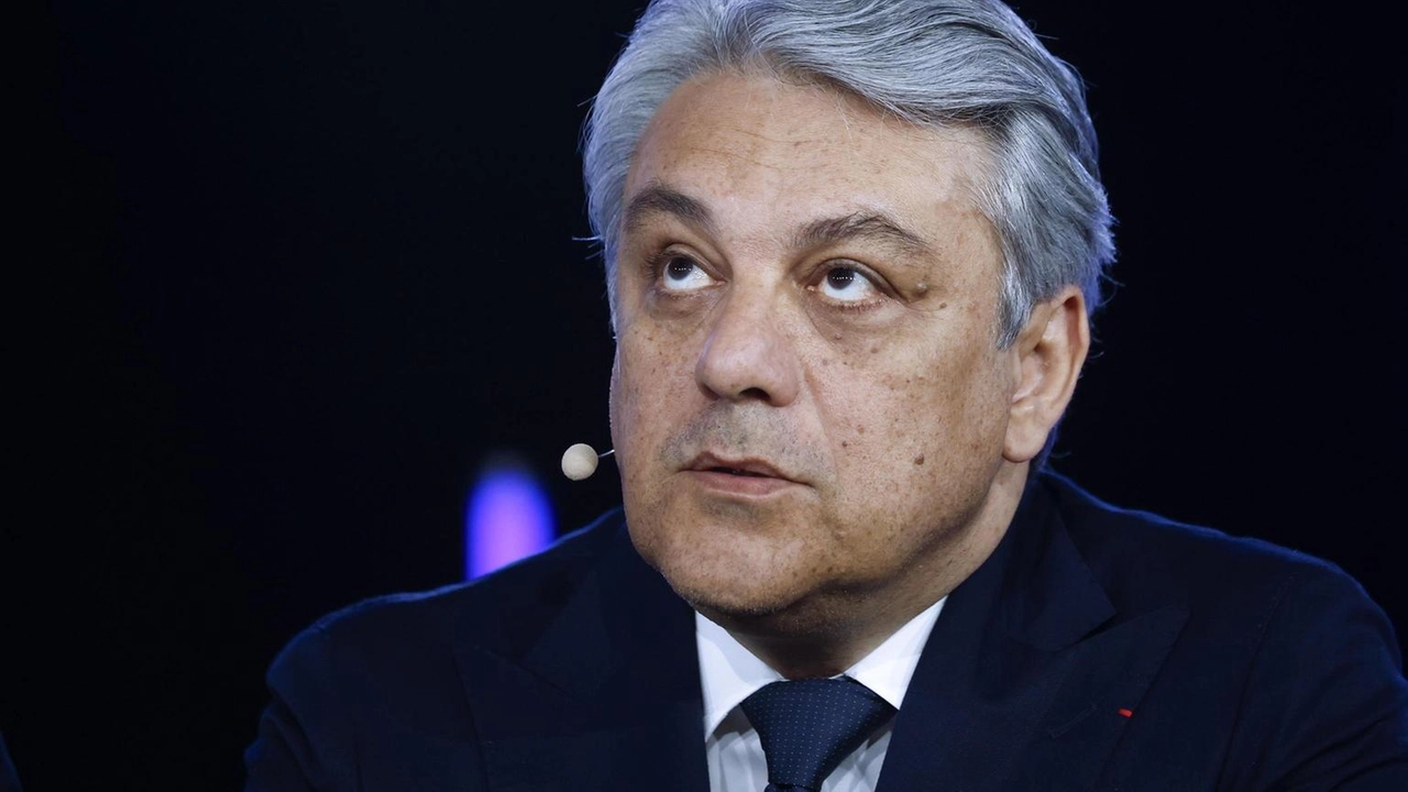 Luca de Meo assumerà il ruolo di amministratore delegato di Kering il 15 settembre 2025, separando le cariche di presidente e CEO. Luca de Meo assumerà il ruolo di amministratore delegato di Kering il 15 settembre 2025, separando le cariche di presidente e CEO.