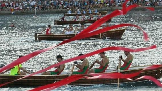 https://www.lanazione.it/image-service/view/acePublic/alias/contentid/ODQyYmNlN2UtZDNjYi00/0/sfide-in-acqua-la-novita-per-il-giorno-del-patrono-arriva-il-palio-dei-veterani.jpeg?f=16:9&w=1200&h=630