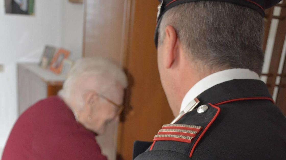 Allarme furti e truffe agli anziani. Telecamere al vaglio dei carabinieri: "La prevenzione è l’arma vincente" Allarme furti e truffe agli anziani. Telecamere al vaglio dei carabinieri: "La prevenzione è l’arma vincente"