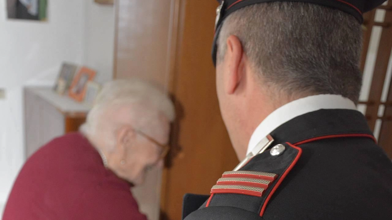 Le forze dell’ordine intensificano le azioni di prevenzione contro le truffe: tanti e mirati gli interventi anche nell’Empolese Valdelsa (foto d’archivio)