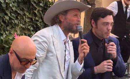 Al matrimonio suona un complessino da milioni di dischi: Jovanotti e Tiziano Ferro, che show