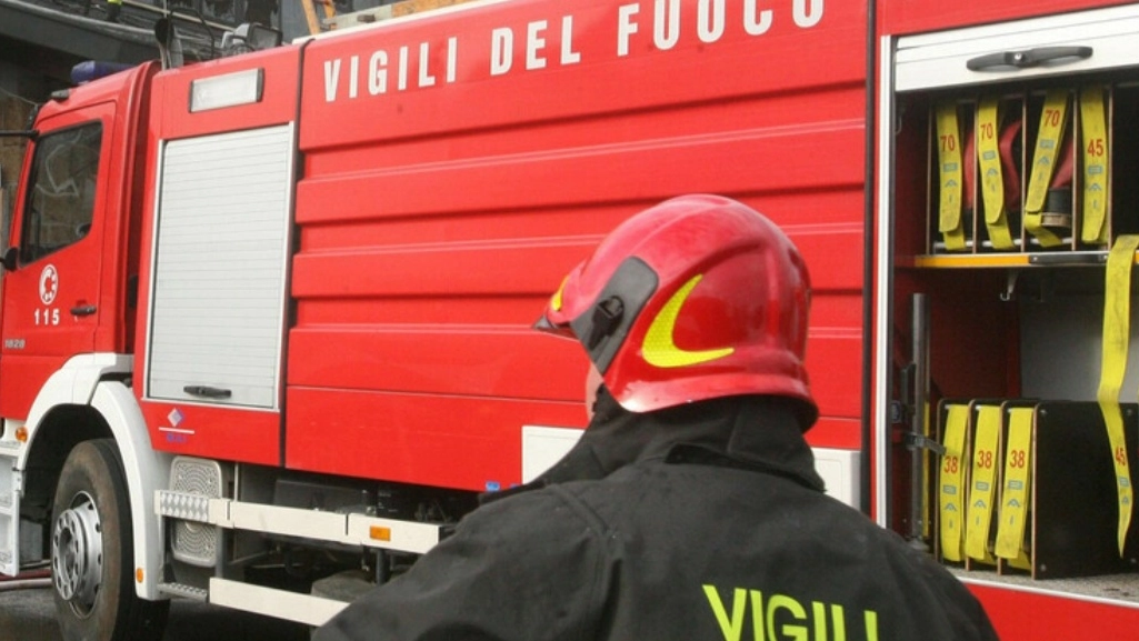 Vigili del fuoco (foto di repertorio) Vigili del fuoco (foto di repertorio)