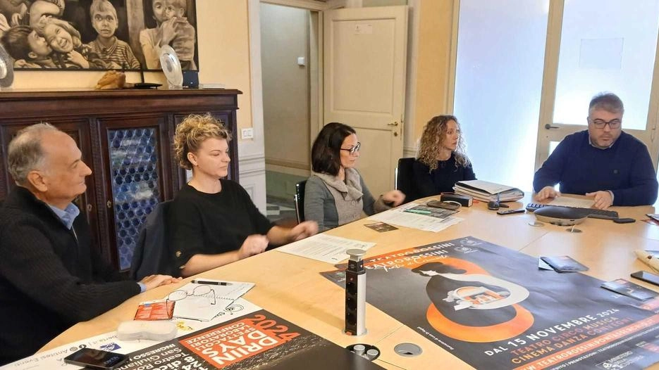 Il Teatro Rossini di Pontasserchio presenta una stagione ricca di spettacoli che affrontano tematiche attuali come il disagio giovanile e il ruolo delle donne. Tra gli eventi in programma, spicca la seconda edizione dei "Driin days", con focus sul circo sociale e l'inclusione. Il Teatro Rossini di Pontasserchio presenta una stagione ricca di spettacoli che affrontano tematiche attuali come il disagio giovanile e il ruolo delle donne. Tra gli eventi in programma, spicca la seconda edizione dei "Driin days", con focus sul circo sociale e l'inclusione.