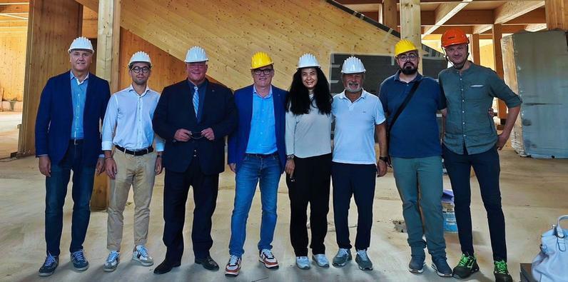 https://www.lanazione.it/image-service/view/acePublic/alias/contentid/ODRhZGIzZTQtNzEzYS00/0/la-primaria-di-via-monte-bianco-lavori-spediti-siamo-soddisfatti.jpeg