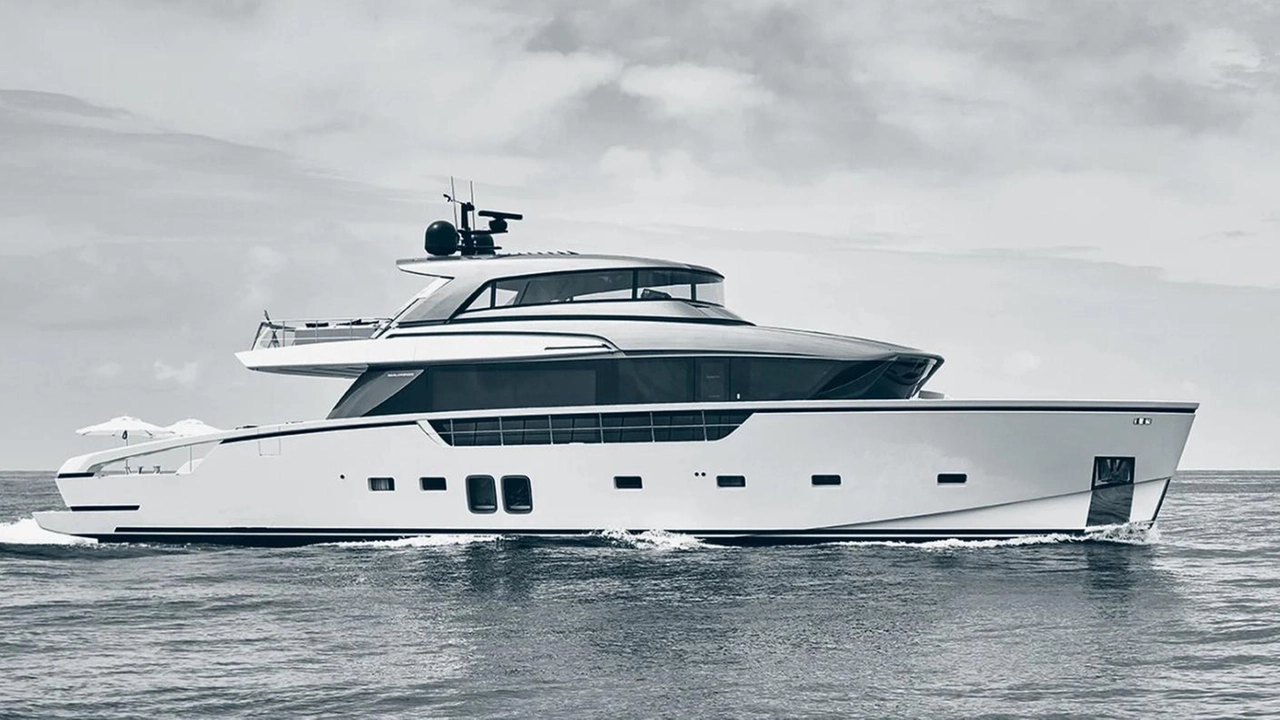 La rassegna apre domani nelle darsene allargate e in uno scenario riqualificato dall’architetto Renzo Piano. Sono presenti Maiora, Ab Yacht, Azimut e Sanlorenzo con le loro esclusive creazioni da favola. La rassegna apre domani nelle darsene allargate e in uno scenario riqualificato dall’architetto Renzo Piano. Sono presenti Maiora, Ab Yacht, Azimut e Sanlorenzo con le loro esclusive creazioni da favola.