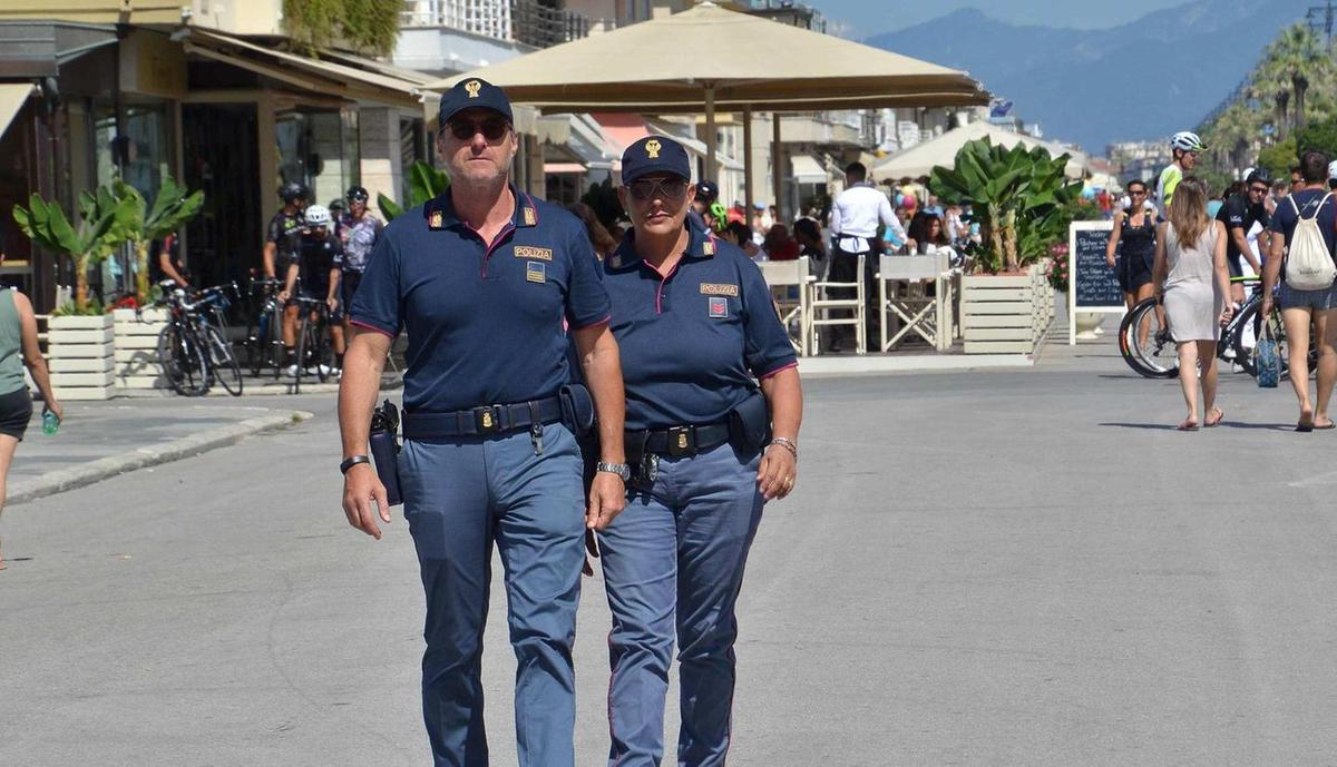 aggredito a colpi di pietra svolta lampo nelle indagini la polizia ferma un 47enne
