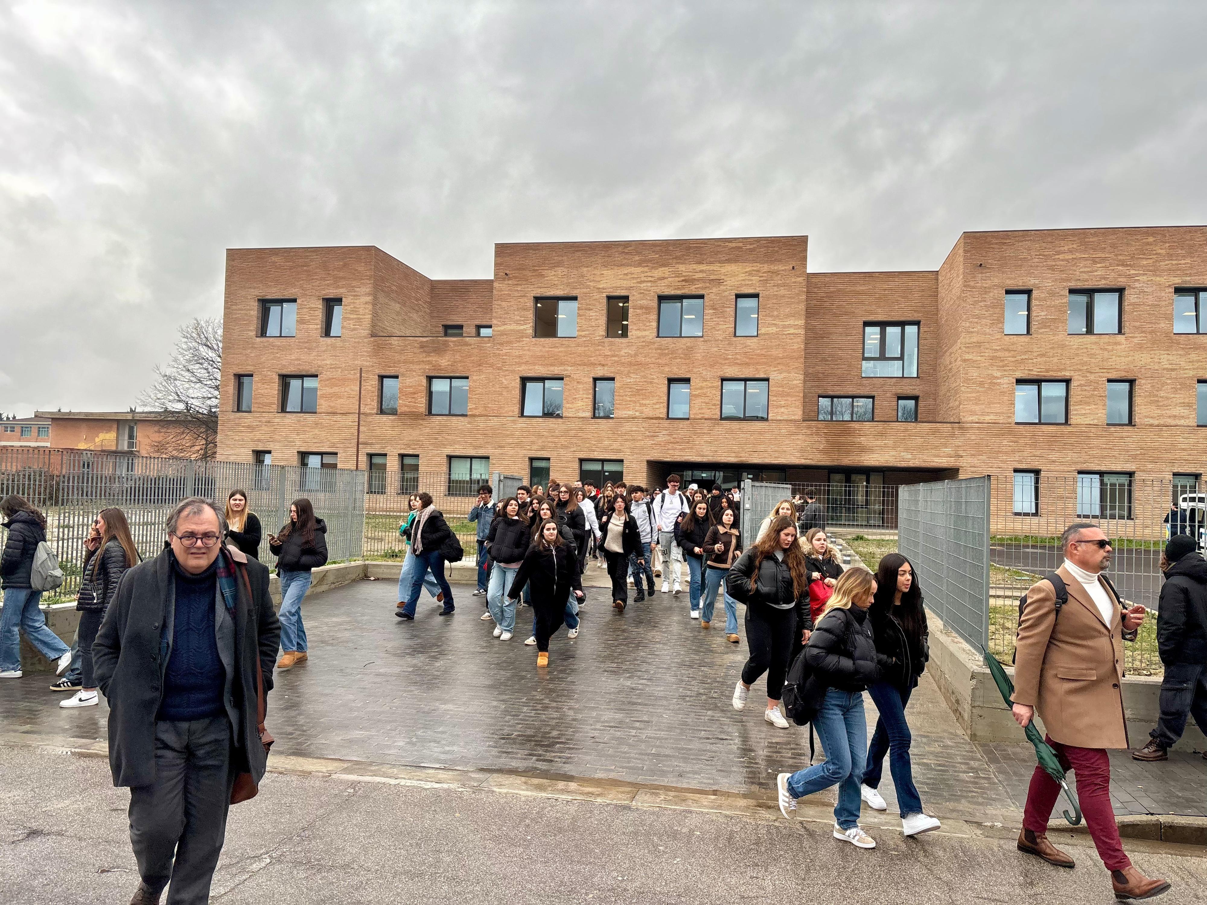 Edifici scolastici, la mappa: chiuderà Palazzo Blu. Risparmio di 230mila euro Edifici scolastici, la mappa: chiuderà Palazzo Blu. Risparmio di 230mila euro