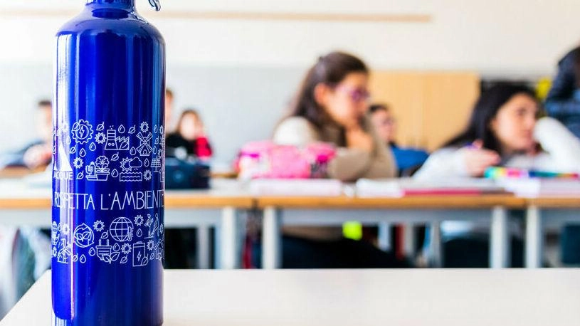 L’amministrazione di Terranuova, con Publiacqua, ha consegnato una borraccia a tutti i bambini e le bambine delle prime classi della elementare Ricasoli L’amministrazione di Terranuova, con Publiacqua, ha consegnato una borraccia a tutti i bambini e le bambine delle prime classi della elementare Ricasoli