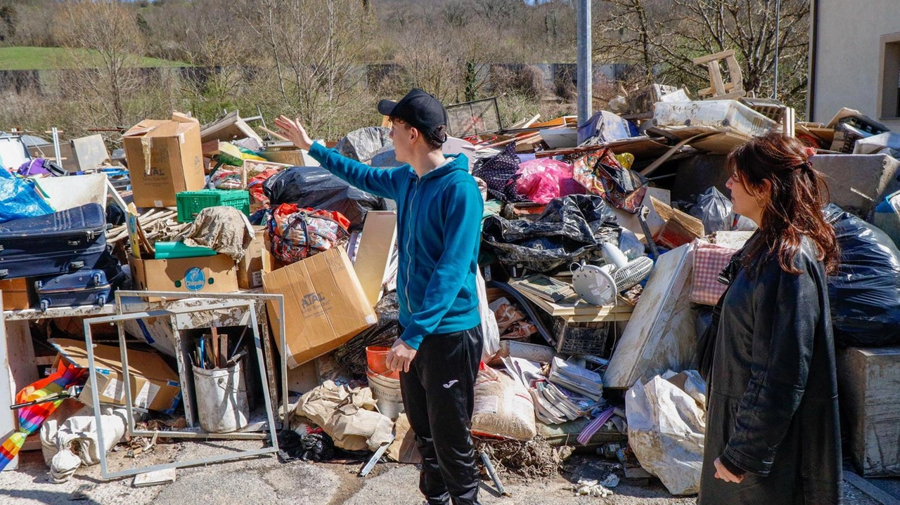 La provincia continua a fare i conti con le conseguenze del maltempo. Giani infatti sollecita il riconoscimento dell’emergenza nazionale. "La Sr 302 percorribile in 10 giorni". Stazione di Signa chiusa fino al 30.