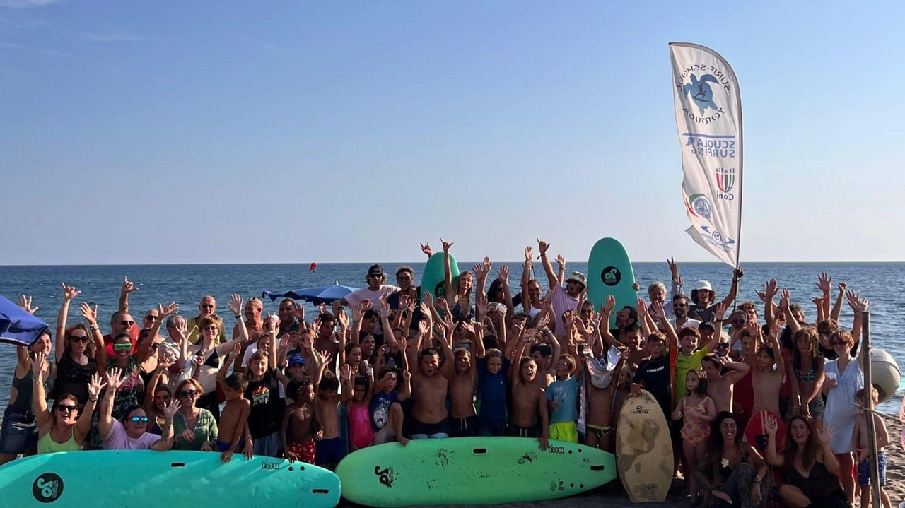 Un gruppo dei quasi 400 bambini che dall’inizio di luglio alla fine di agosto hanno partecipato al progetto Un gruppo dei quasi 400 bambini che dall’inizio di luglio alla fine di agosto hanno partecipato al progetto