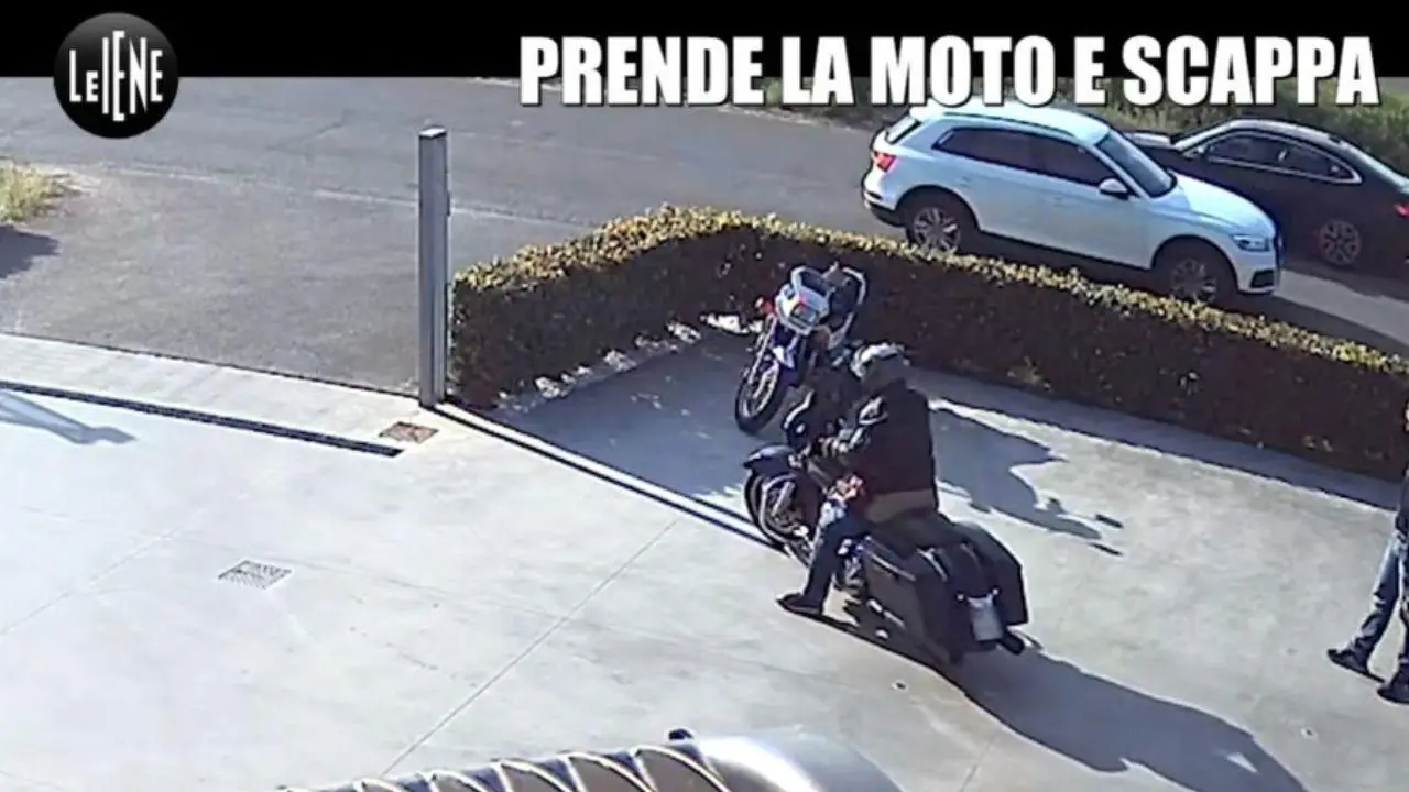 Prova la moto e fugge. L’ennesimo trucco del ladro seriale