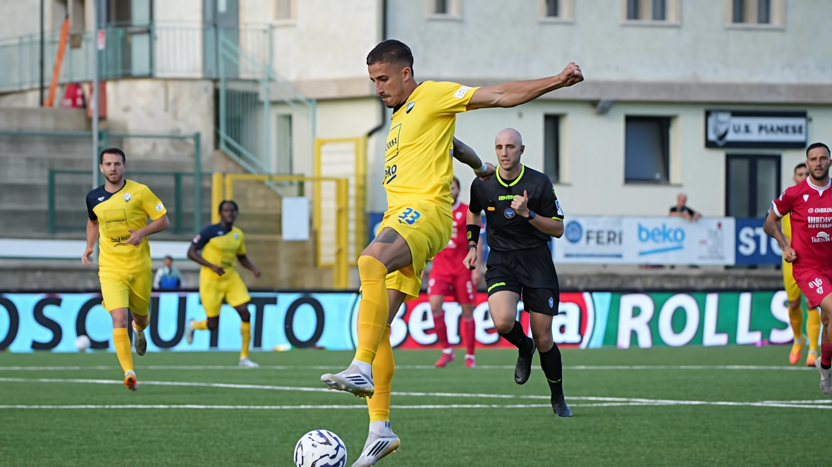PIANESE 0 CARPI 1 PIANESE (3-5-2): Bertini T.; Amey, Masetti, Chesti (1’st Gorelli); Sussi (36’st Vigiani), Simeone, Bertini M., Tirelli (1’st Martey),... PIANESE 0 CARPI 1 PIANESE (3-5-2): Bertini T.; Amey, Masetti, Chesti (1’st Gorelli); Sussi (36’st Vigiani), Simeone, Bertini M., Tirelli (1’st Martey),...