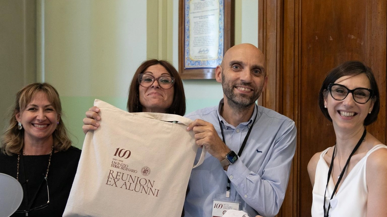 "In un tempo di guerra, di divisioni, di inaccoglienza e diffidenza, vi chiedo di testimoniare nei vostri paesi che è...