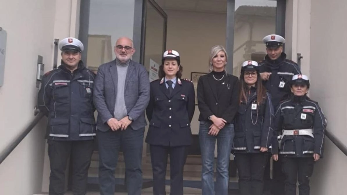 Il nuovo comandante della polizia municipale di Poggio a Caiano, Ilaria Di Teodoro, al centro, con il sindaco Riccardo Palandri e l’assessore Diletta Bresci Il nuovo comandante della polizia municipale di Poggio a Caiano, Ilaria Di Teodoro, al centro, con il sindaco Riccardo Palandri e l’assessore Diletta Bresci
