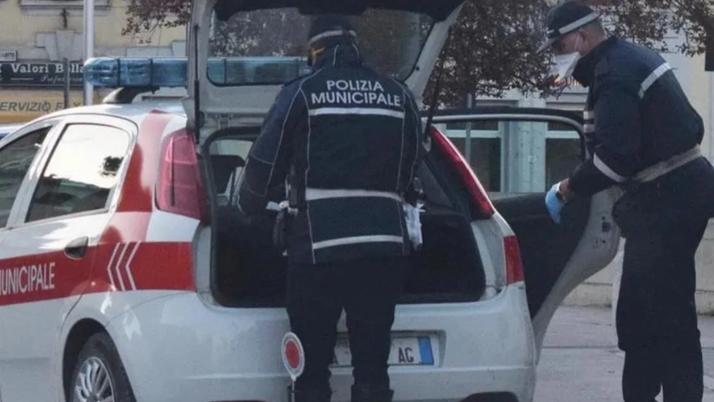 Polizia municipale (immagine di repertorio) Polizia municipale (immagine di repertorio)