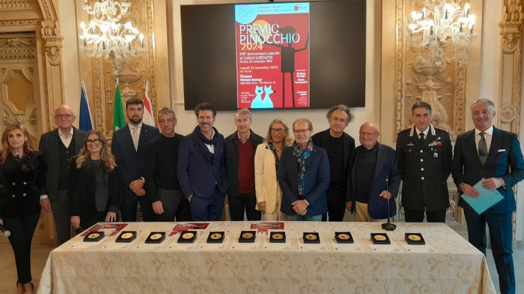 La presidente Anna Maria Iacobacci con i premiati La presidente Anna Maria Iacobacci con i premiati