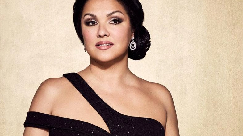 Il soprano russo Anna Netrebko giovedì compie 54 anni: l’omaggio di Rct con le arie di Donizetti, Bellini, Verdi, Gounod, Dvorak. . Dirige Claudio Abbado Il soprano russo Anna Netrebko giovedì compie 54 anni: l’omaggio di Rct con le arie di Donizetti, Bellini, Verdi, Gounod, Dvorak. . Dirige Claudio Abbado