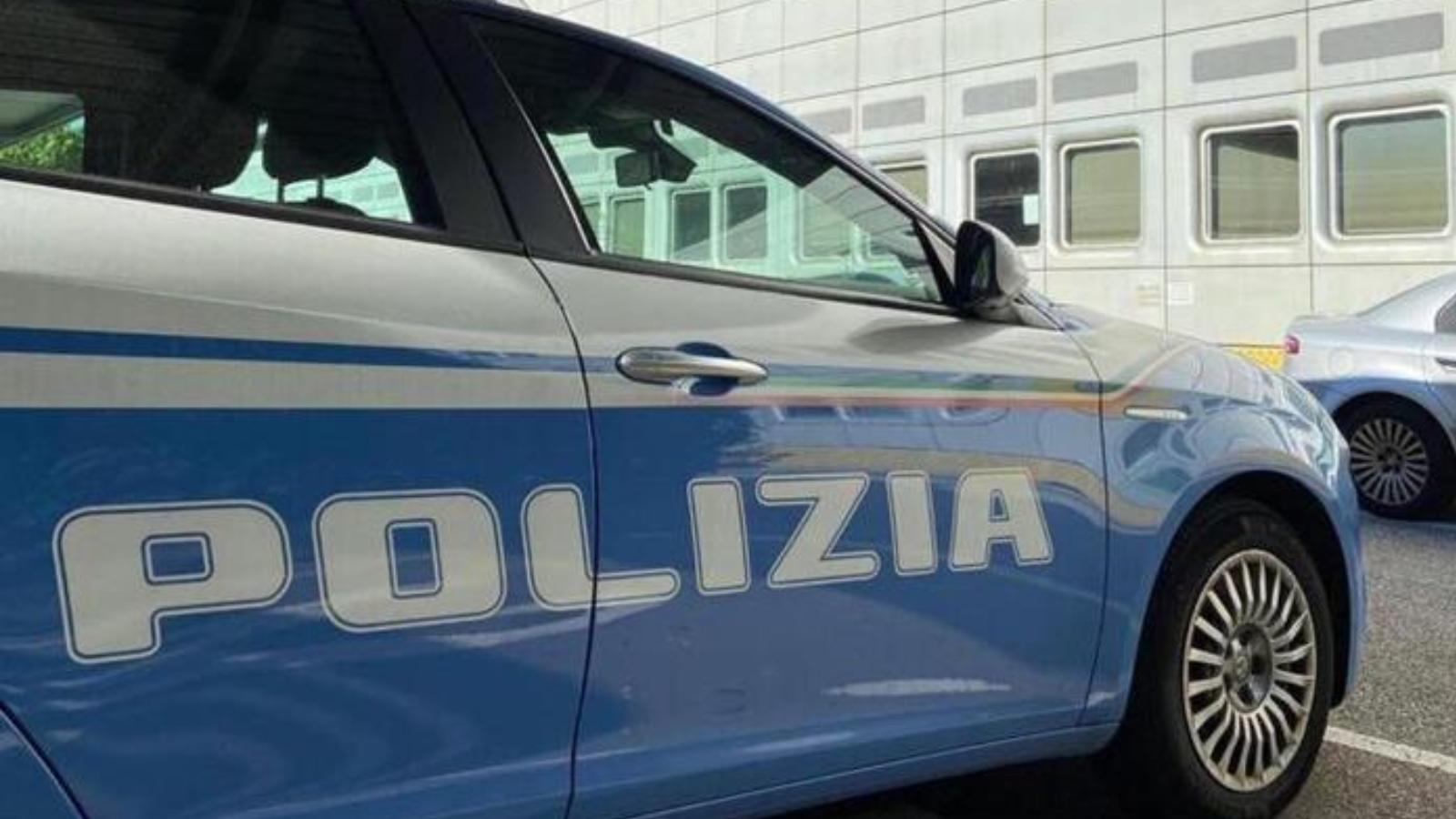 Tentativo di furto a Firenze, giovane sorpresa mentre fruga nello zaino della vittima Tentativo di furto a Firenze, giovane sorpresa mentre fruga nello zaino della vittima