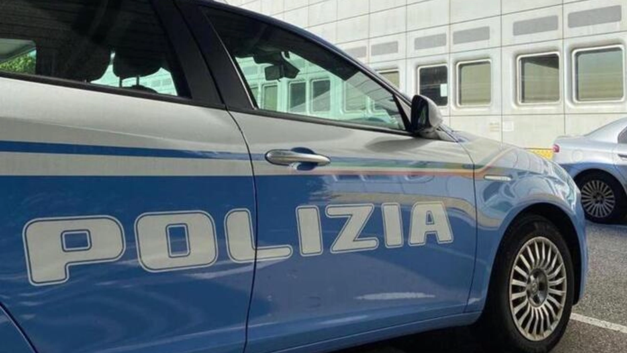 Un'auto della polizia (Foto di repertorio) Un'auto della polizia (Foto di repertorio)