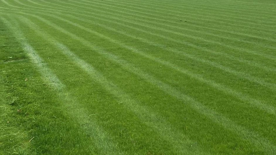 Il campo di calcio di via dei Molini a Porto Ercole, al centro, nell’ultimo periodo, di una querelle tra il Comune di Monte Argentario e l’Orbetello Scalo. Ieri la stretta di mano che ha sancito la fine della diatriba