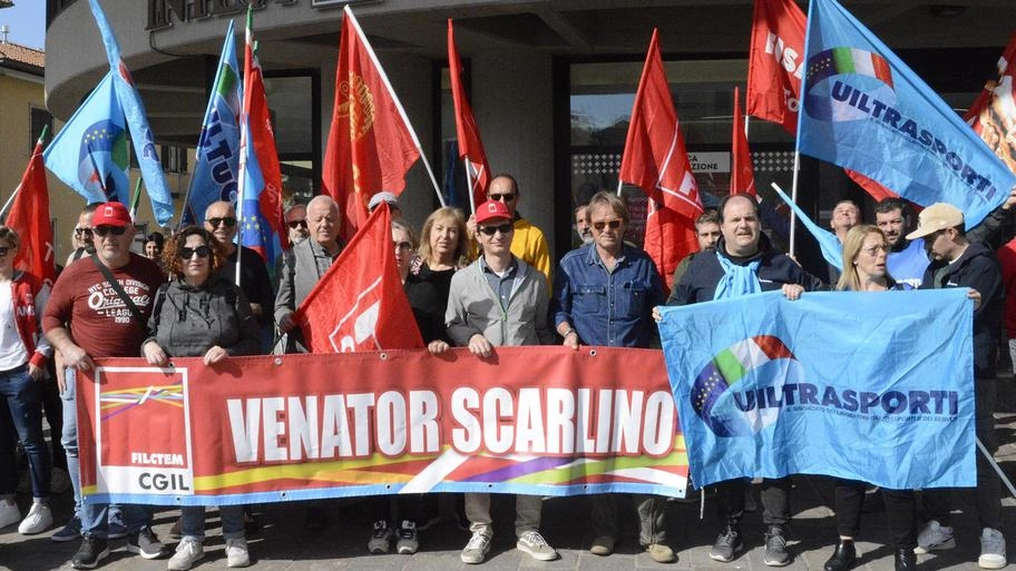 Mobilitazione con i rappresentanti dei sindacati per lo sciopero. Capobussi: "In edilizia c’è stato un aumento di infortuni del 27% in due mesi" .