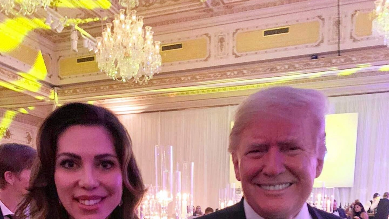 La modella folignate Eleonora Pieroni col presidente Donald Trump La modella folignate Eleonora Pieroni col presidente Donald Trump