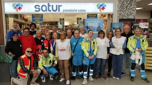 L’Emporio della Solidarietà di Poggibonsi ha ottenuto un. grandissimo successo raccogliendo la bella cifra di cinquemila euro grazie alla generosità di più persone L’Emporio della Solidarietà di Poggibonsi ha ottenuto un. grandissimo successo raccogliendo la bella cifra di cinquemila euro grazie alla generosità di più persone