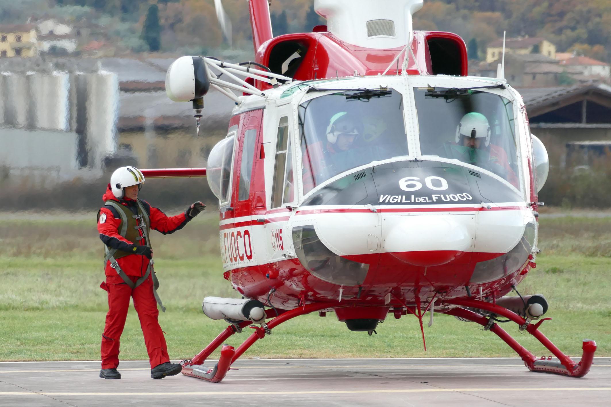 scontro con un auto grave un motociclista 32enne