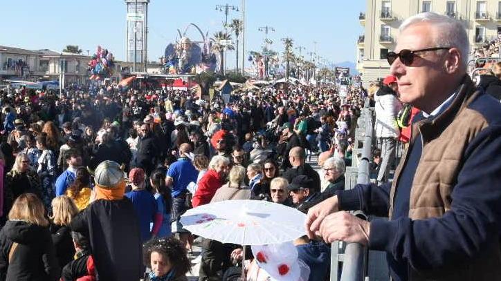 https://www.lanazione.it/image-service/view/acePublic/alias/contentid/ODUzNjViNjYtYzZiNi00/0/lintervento-del-sindaco-viareggio-sta-crescendo-e-puo-affermarsi-ovunque-solo-con-le-proprie-forze.jpeg?f=16:9&w=1200&h=630