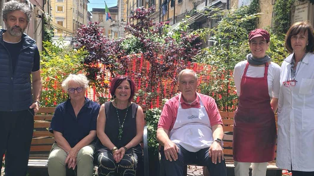 Una delegazione di commercianti di via Bertoloni Una delegazione di commercianti di via Bertoloni