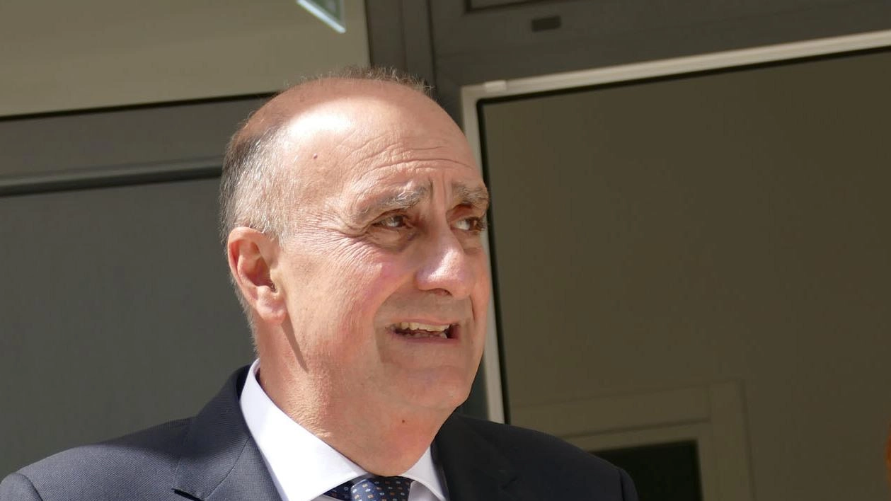 La proposta del governatore toscano sarebbe arrivata ieri sul tavolo della Commissione sanità: scelta fuori dagli schieramenti per l’attuale direttore generale della Fondazione Monasterio. La proposta del governatore toscano sarebbe arrivata ieri sul tavolo della Commissione sanità: scelta fuori dagli schieramenti per l’attuale direttore generale della Fondazione Monasterio.