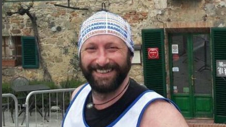 Un’immagine di Massimo Tuci durante una corsa, aveva 57 anni