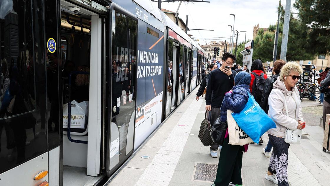 https://www.lanazione.it/image-service/view/acePublic/alias/contentid/ODY0NTFhYWItMTVkNS00/0/da-sesto-a-peretola-in-tram-tutte-le-future-fermate.jpeg?f=16:9&w=1200&h=630