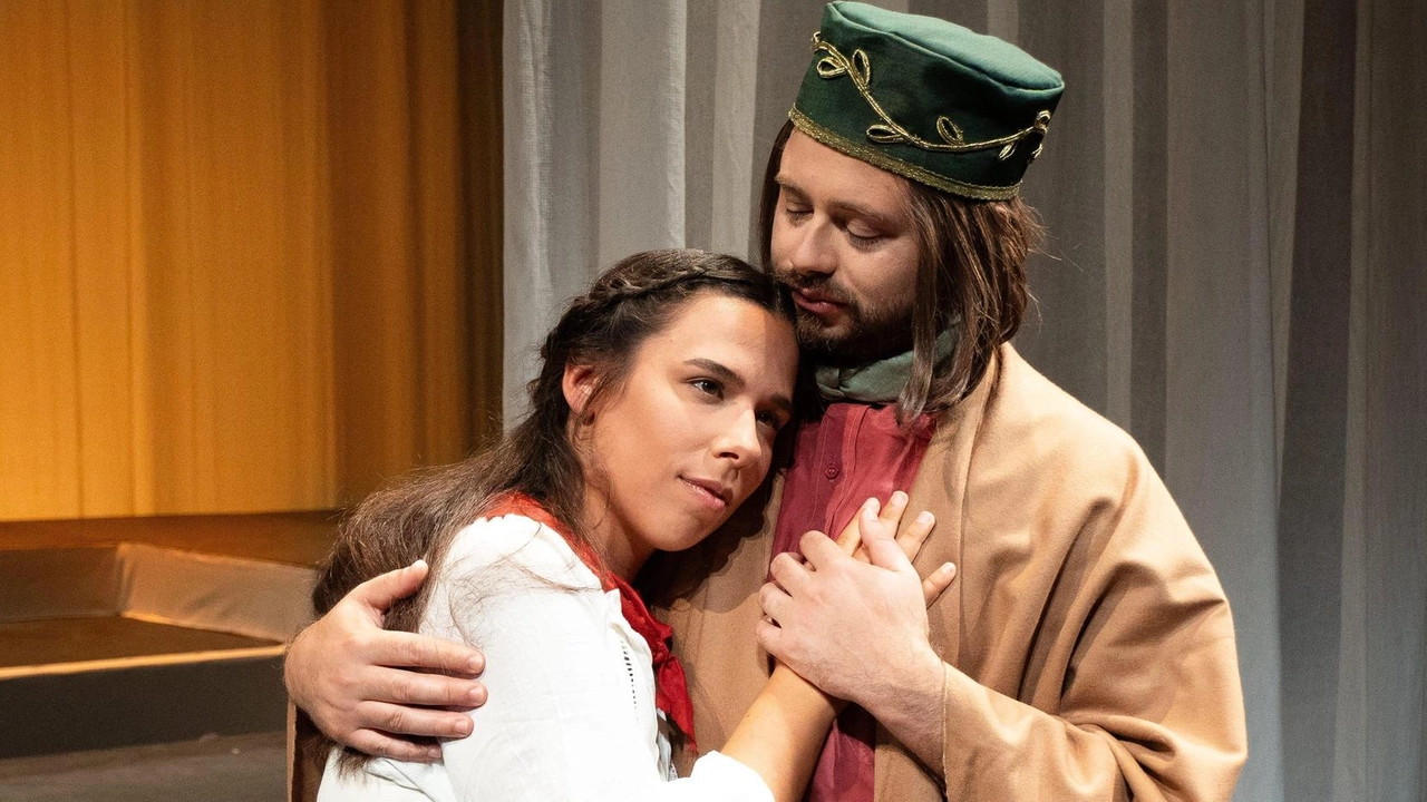 “Anita“ è l’opera di Gilberto Cappelli, con regia e scene di Andrea Stanisci e Marco Angius alla direzione dell’Ensemble Calamani. Giovani cantanti sul palco “Anita“ è l’opera di Gilberto Cappelli, con regia e scene di Andrea Stanisci e Marco Angius alla direzione dell’Ensemble Calamani. Giovani cantanti sul palco