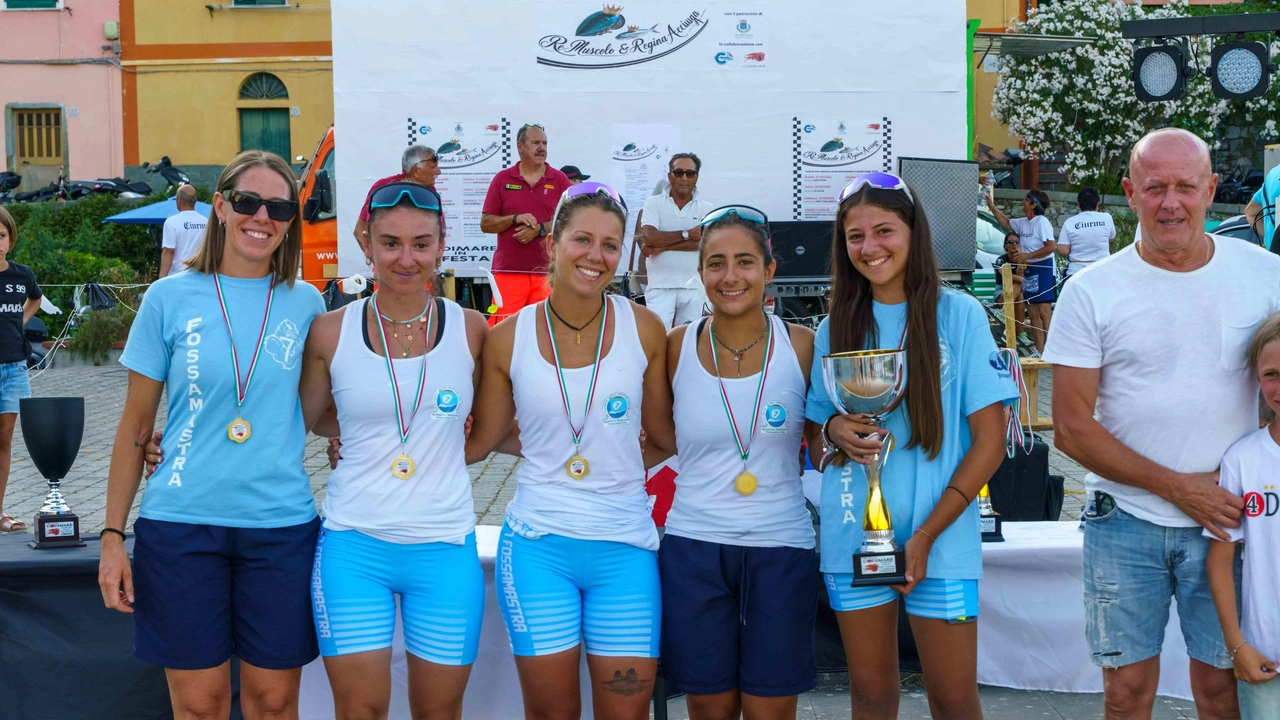 Nella gara femminile a dominare è il Fossamastra, seguono Fezzano e Lerici. Tra gli equipaggi junior il Fezzano si impone su Porto Venere e Cadimare. Nella gara femminile a dominare è il Fossamastra, seguono Fezzano e Lerici. Tra gli equipaggi junior il Fezzano si impone su Porto Venere e Cadimare.