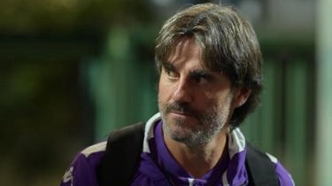 Raffaele Palladino squalificato e multato per comportamento irrispettoso durante Fiorentina-Milan. Il suo vice, Stefano Citterio, guiderà la squadra contro il Lecce. Ale. La. Raffaele Palladino squalificato e multato per comportamento irrispettoso durante Fiorentina-Milan. Il suo vice, Stefano Citterio, guiderà la squadra contro il Lecce. Ale. La.