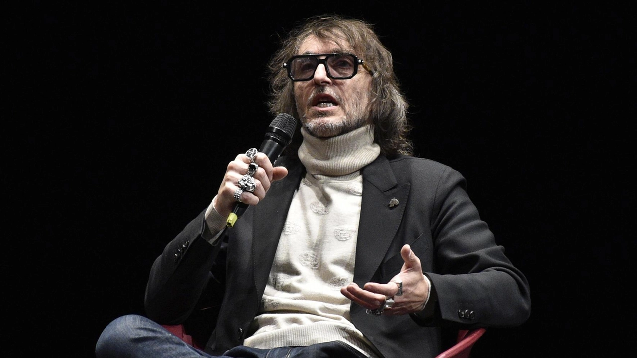 Lo spettacolo del giornalista con il suo Via Crux arriva al Teatro Cartiere Carrara .