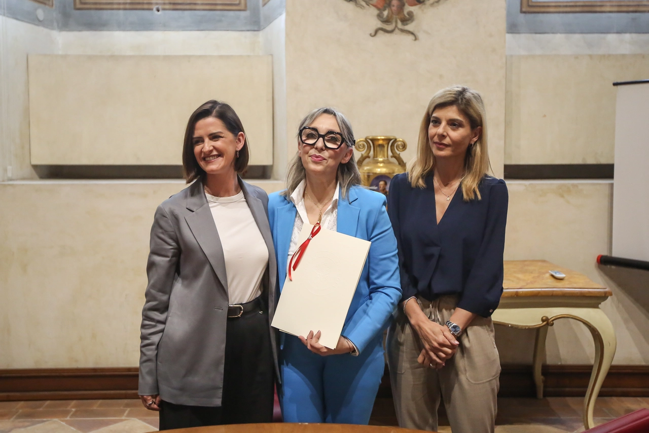 onorificenza consegnata a Edda Muffi