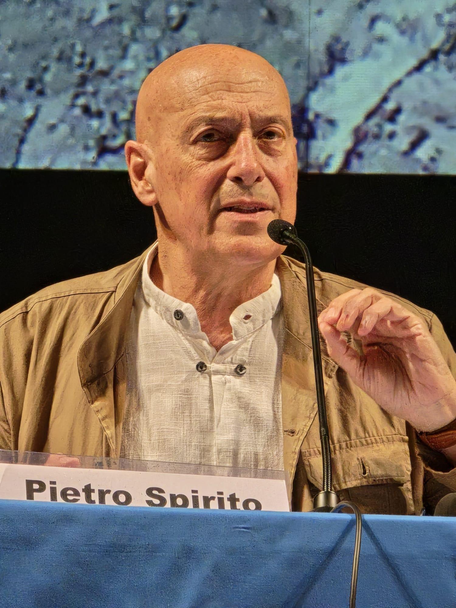 Quando eravamo profughi. Pietro Spirito: "Dalla ex Jugoslavia fino ai boat people" Quando eravamo profughi. Pietro Spirito: "Dalla ex Jugoslavia fino ai boat people"
